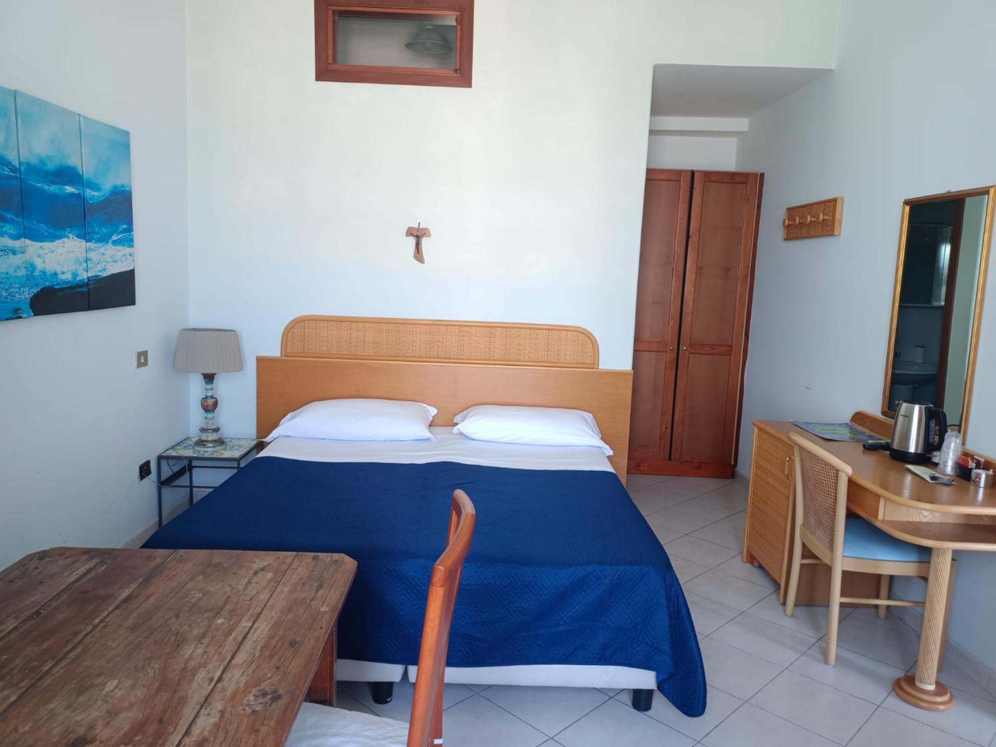 Camera Tripla Standard con Vista Mare